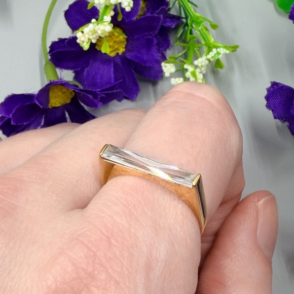 Gorgeous 925 Sterling Silver Solid Ring with Extra Long Baguette Crystal - Picture 2 of 7